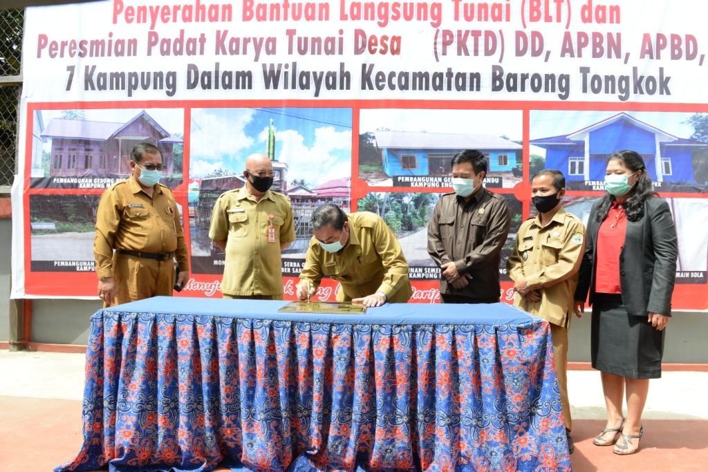 Pembangunan di Kubar Terus Berjalan, Bupati Resmikan Pembangunan di 7 Kampung di Kecamatan Barong Tongkok